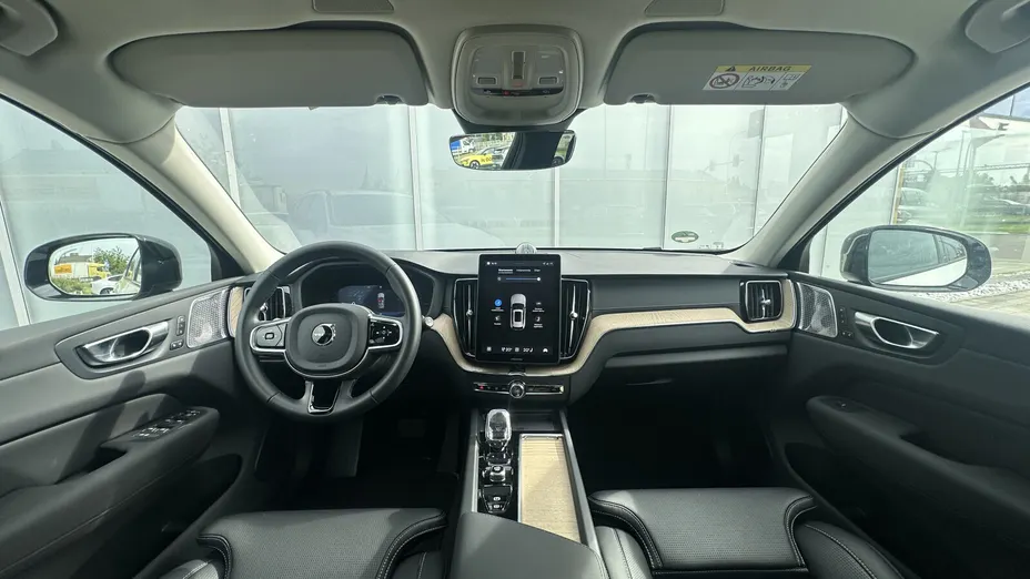 VOLVO XC60 XC60 T8 Plug-In Hybrid AWD Ultra Dark aut