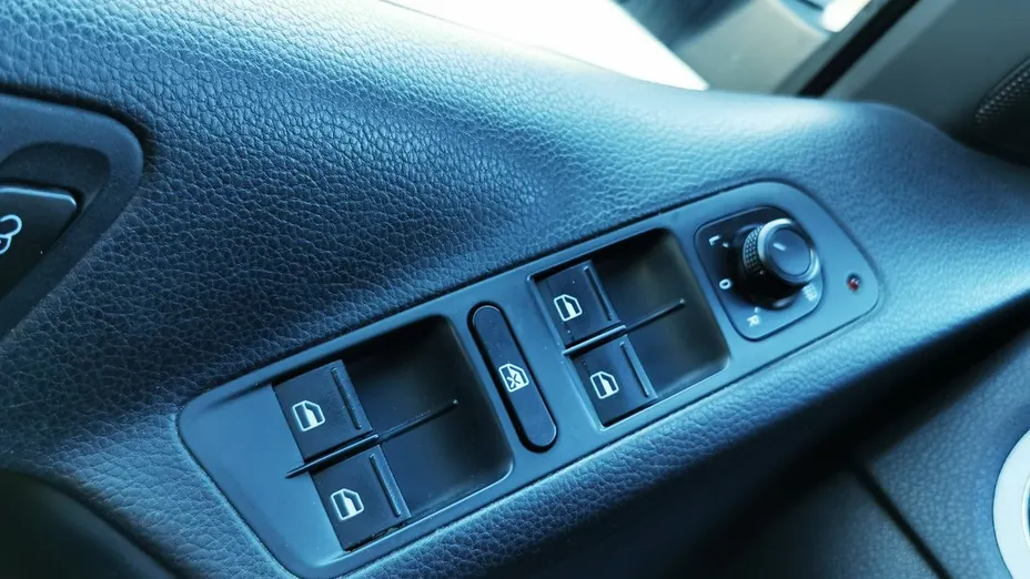 VOLKSWAGEN Tiguan -