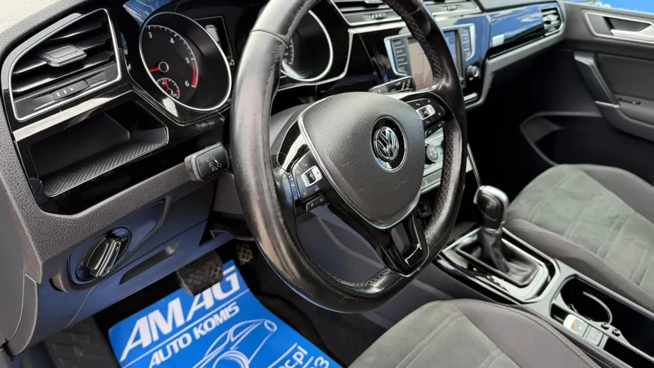 VOLKSWAGEN Touran -