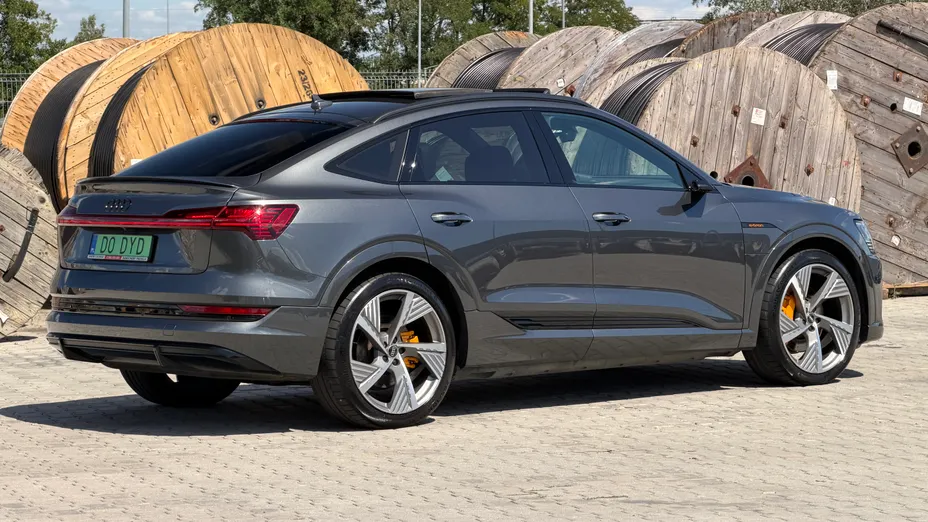 AUDI e-tron Sportback -