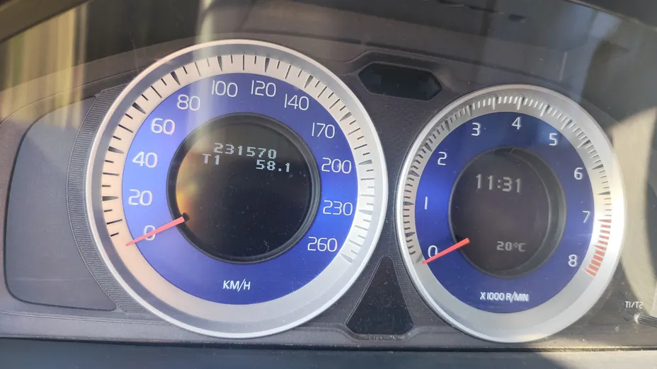 VOLVO V60 -