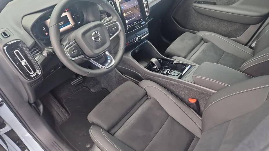 VOLVO XC40 XC40 B3 Plus Dark aut