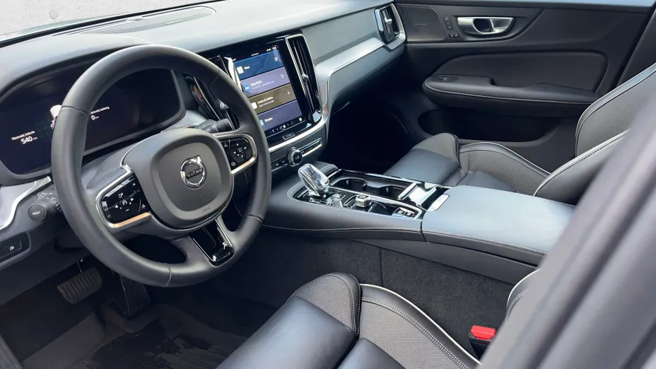 VOLVO XC60 XC60 T6 Plug-In Hybrid AWD Plus Dark aut