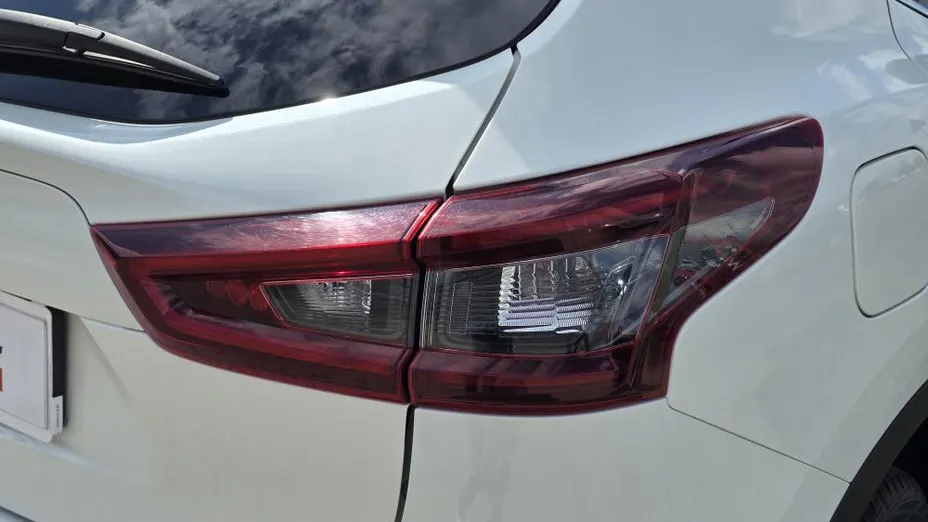 NISSAN Qashqai Qashqai 1.3 DIG-T N-Connecta DCT