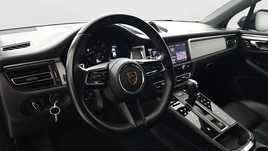 PORSCHE Macan -