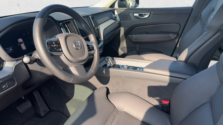 VOLVO XC60 XC60 B5 B AWD Plus Dark aut