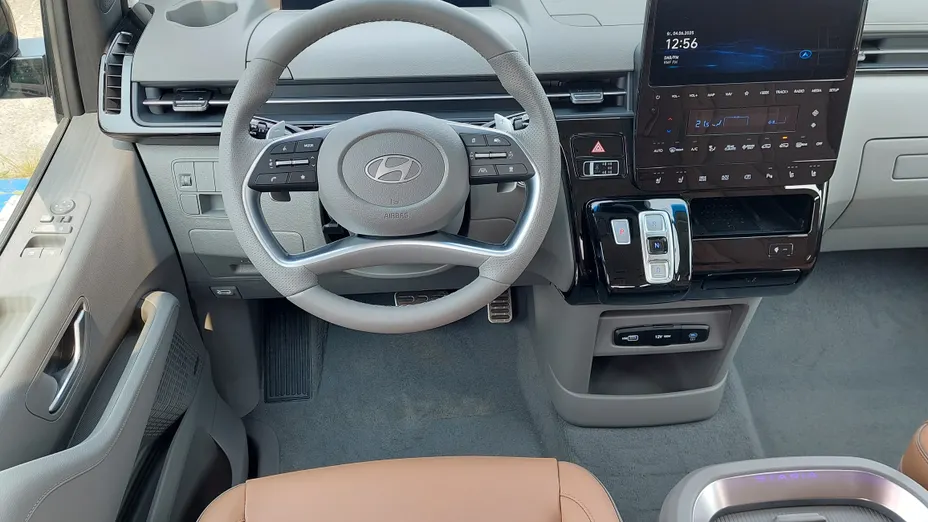 HYUNDAI Staria Staria 1.6 T-GDI HEV Luxury aut Nowy