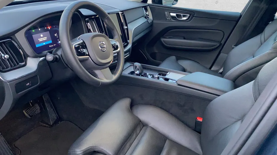 VOLVO XC60 XC60 B5 B AWD Plus Dark aut