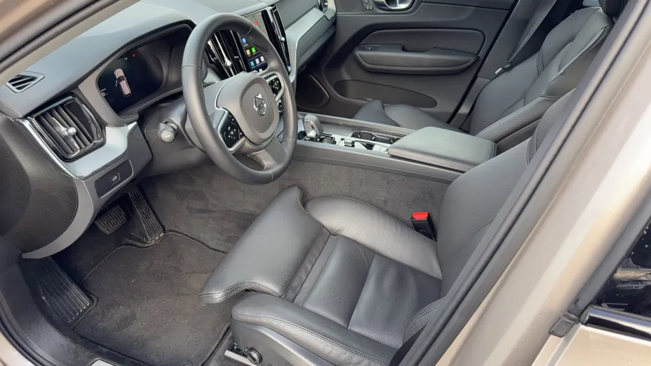 VOLVO XC60 XC60 B5 B AWD Plus Dark aut