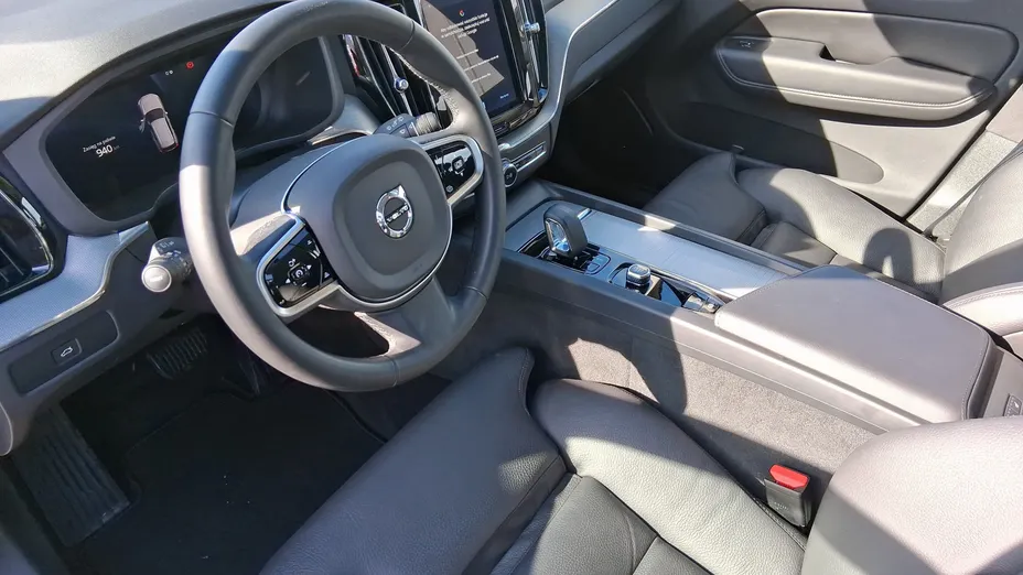 VOLVO XC60 XC60 B5 B AWD Plus Dark aut