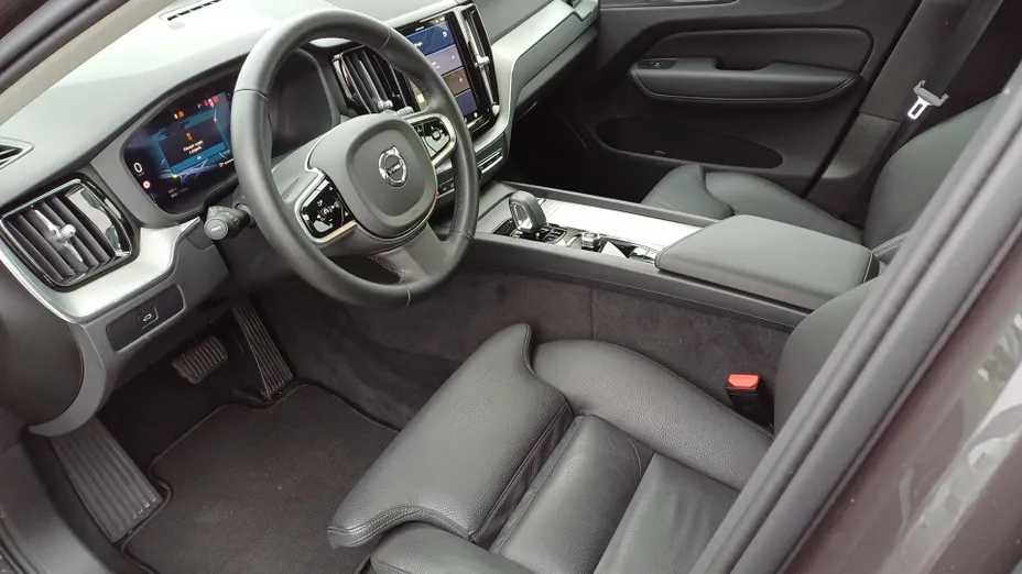 VOLVO XC60 XC60 B5 B AWD Plus Dark aut