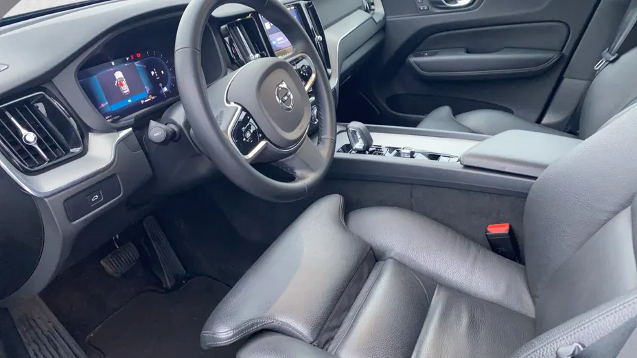 VOLVO XC60 XC60 B5 B AWD Plus Dark aut