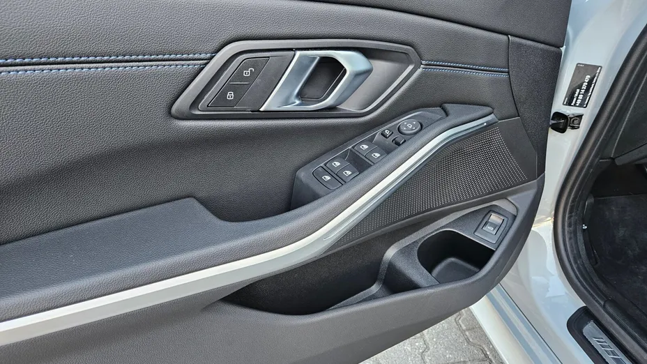 BMW Seria 3 330i xDrive M Sport sport-aut