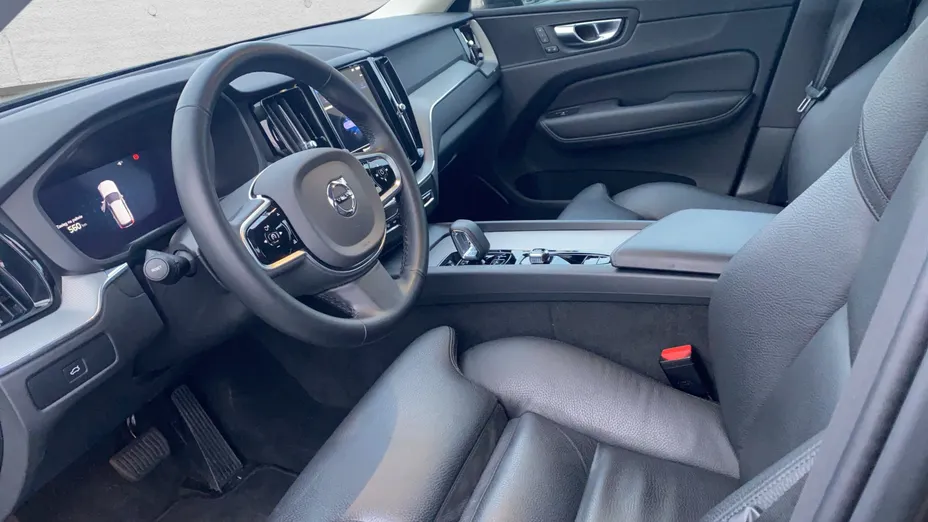 VOLVO XC60 XC60 B5 B AWD Plus Dark aut