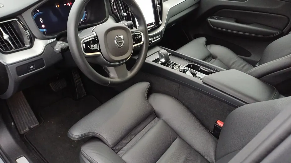 VOLVO XC60 XC60 B5 B AWD Plus Dark aut