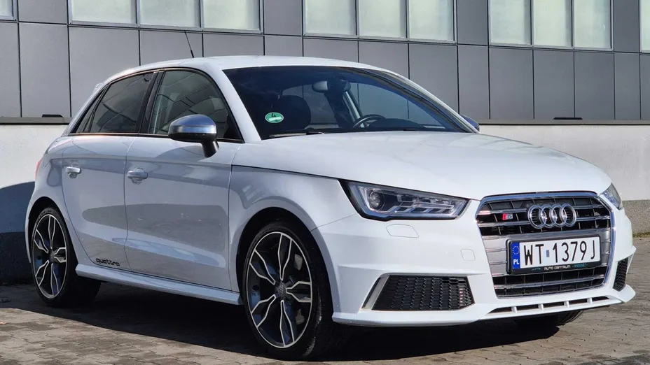 AUDI S1 -