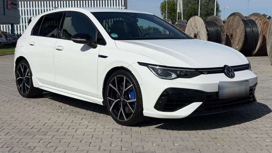 VOLKSWAGEN Golf -