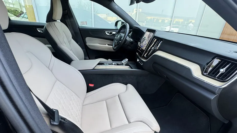 VOLVO XC60 XC60 B5 B AWD Plus Dark aut
