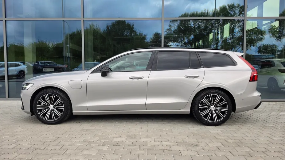 VOLVO V60 V60 T6 AWD Plug-In Hybrid Plus Dark aut