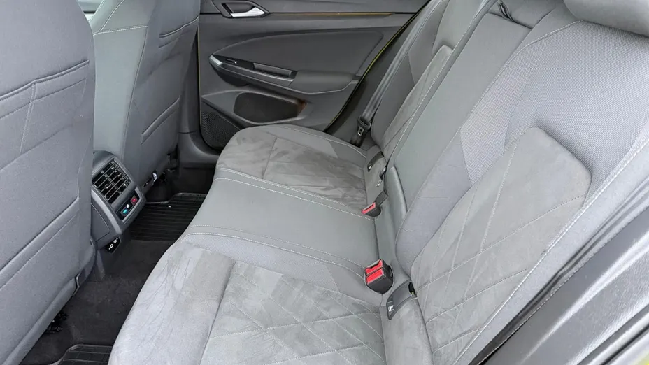 VOLKSWAGEN Golf -