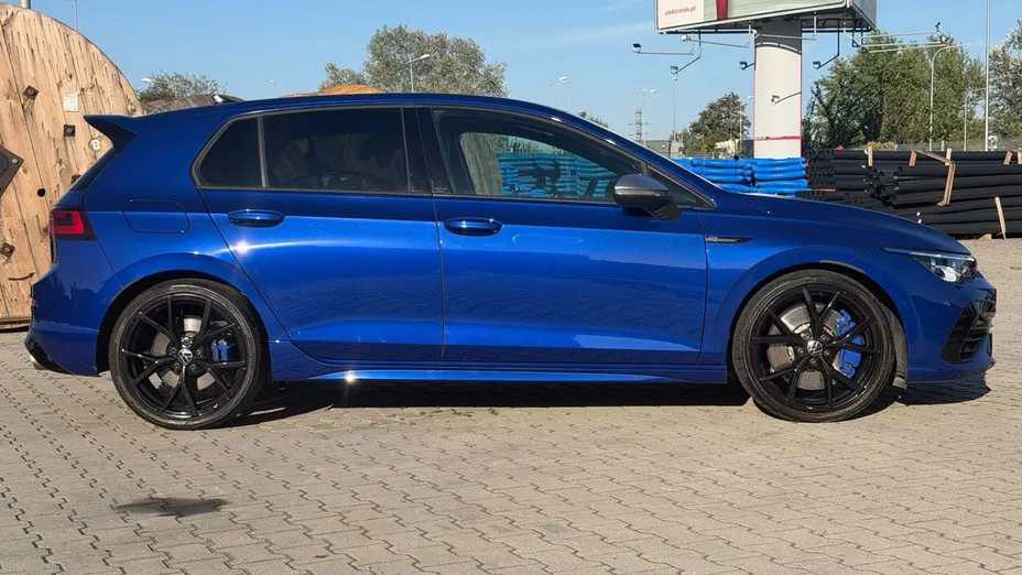 VOLKSWAGEN Golf -