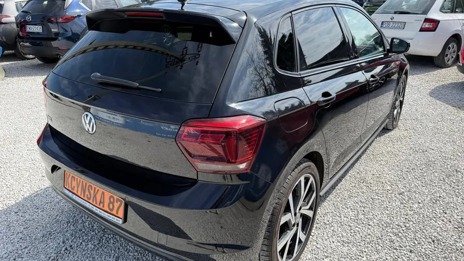 VOLKSWAGEN Polo -