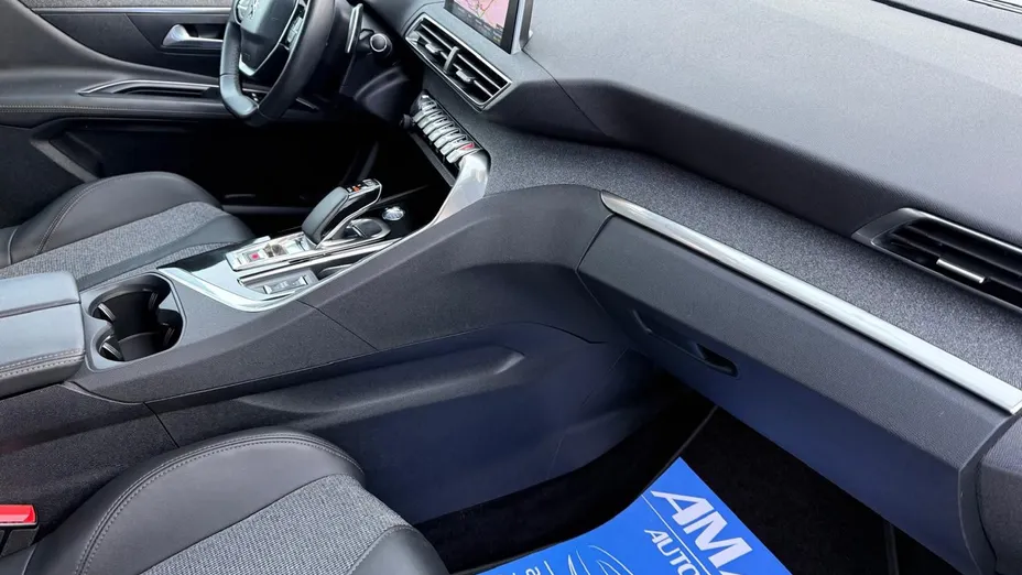 PEUGEOT 3008 -