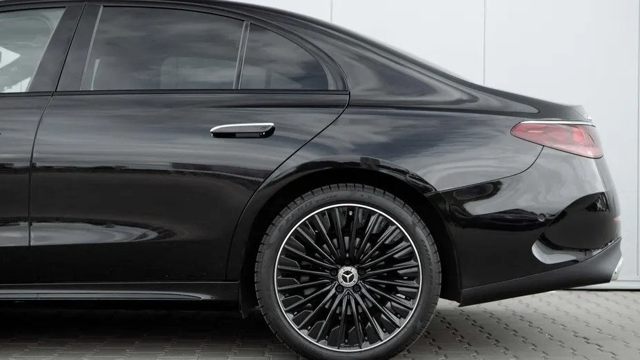 MERCEDES-BENZ E Klasa E 220 d mHEV 4-Matic AMG 9G-Tronic