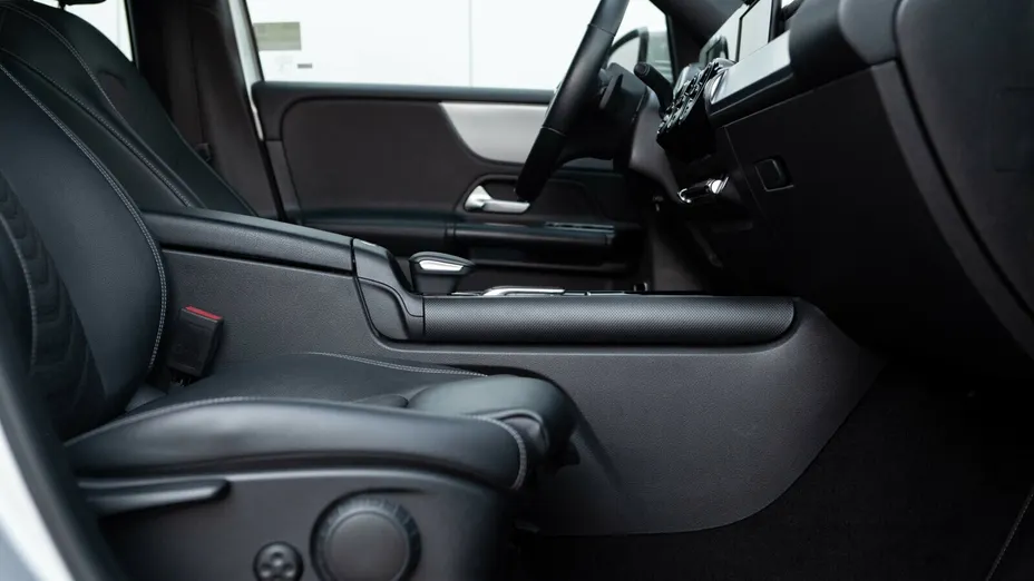 MERCEDES-BENZ GLB GLB 180 7G-DCT