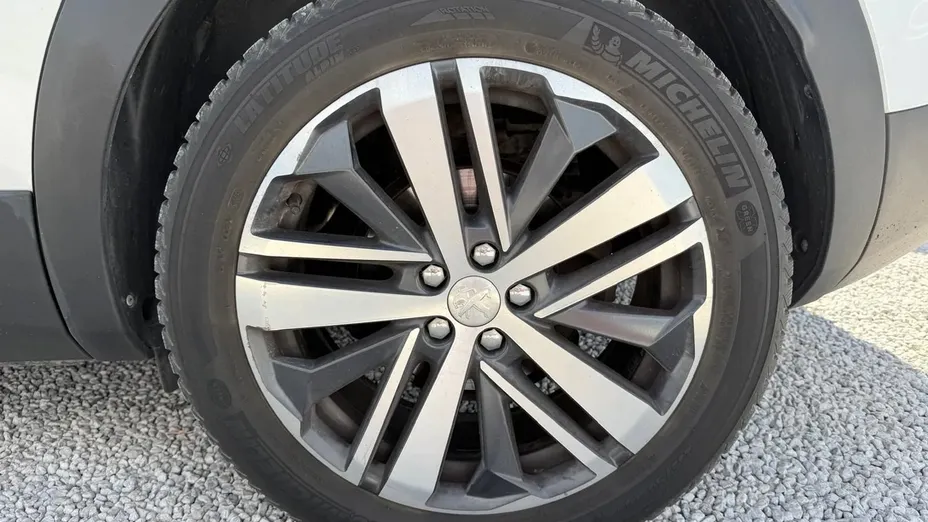 PEUGEOT 3008 -