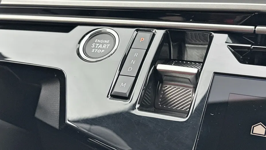 PEUGEOT 5008 -