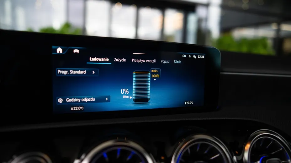 MERCEDES-BENZ A Klasa A 250 e PHEV AMG Line 8G-DCT