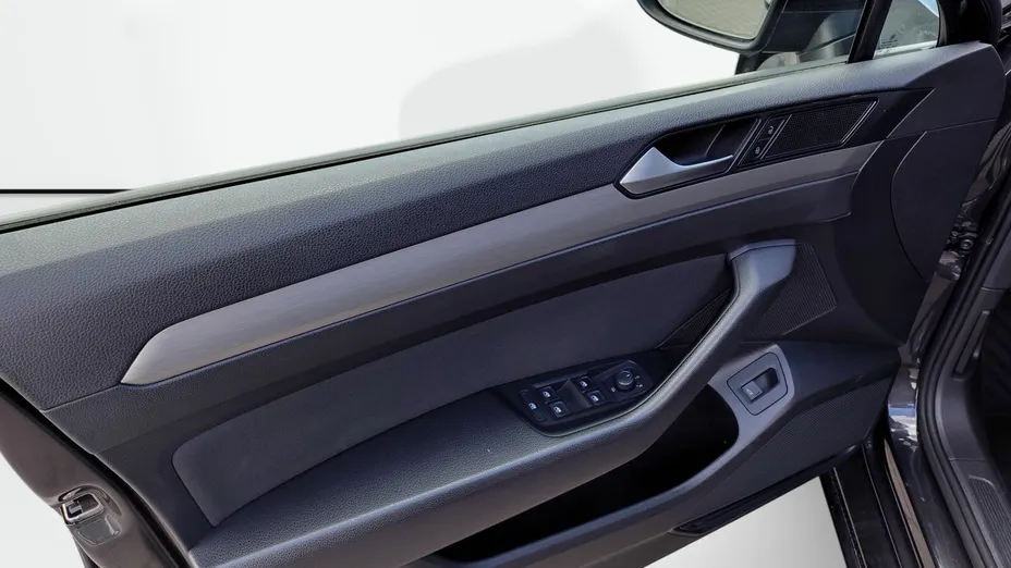 VOLKSWAGEN Passat -