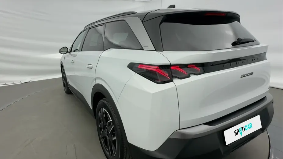 PEUGEOT 5008 -