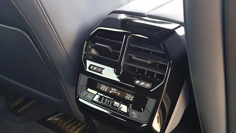 BMW iX iX xDrive40 76.6kWh Signature