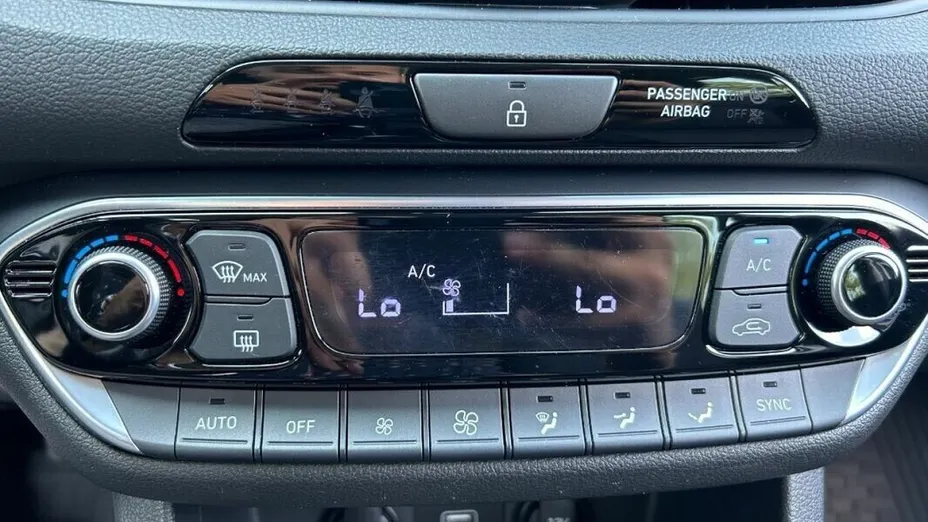HYUNDAI i30 i30 1.0 T-GDI Smart