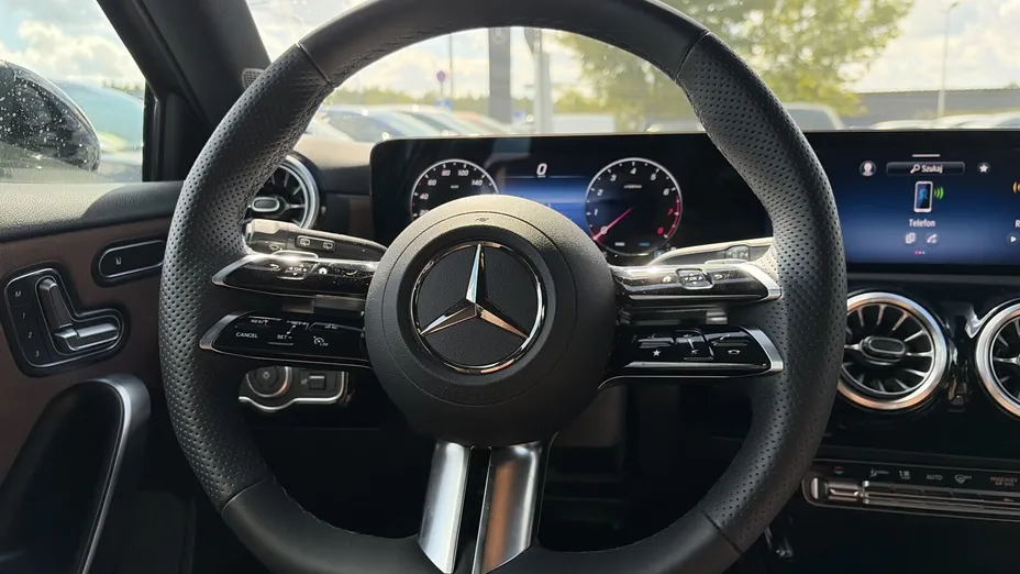 MERCEDES-BENZ A Klasa A 200 AMG Line 7G-DCT
