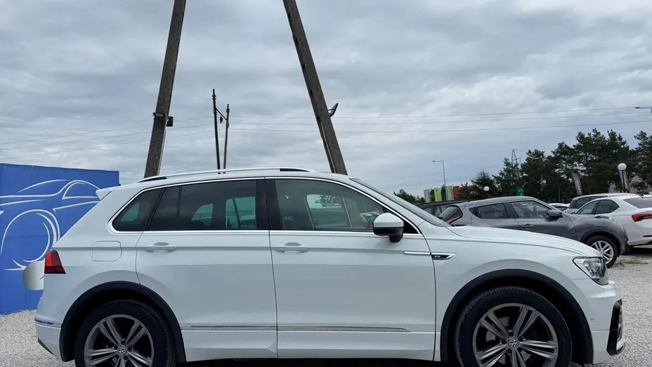 VOLKSWAGEN Tiguan -