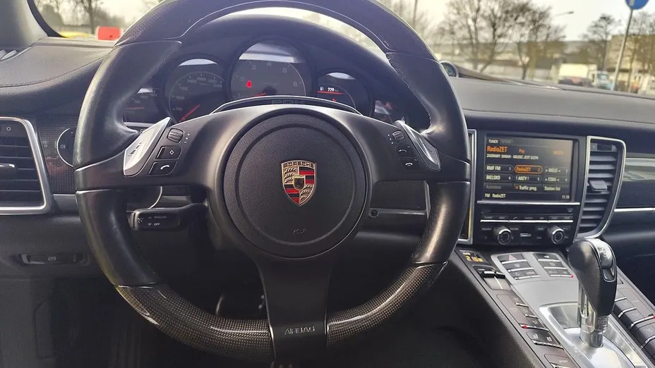 PORSCHE Panamera -