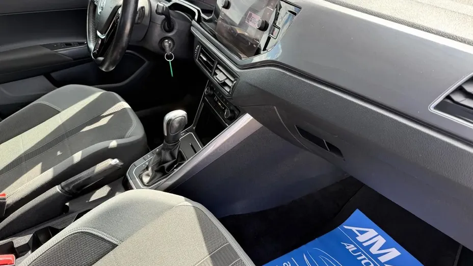 VOLKSWAGEN Polo -