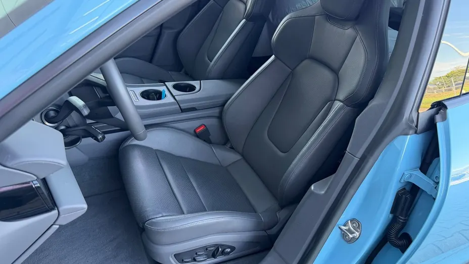 PORSCHE Taycan -