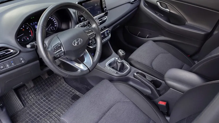 HYUNDAI i30 -