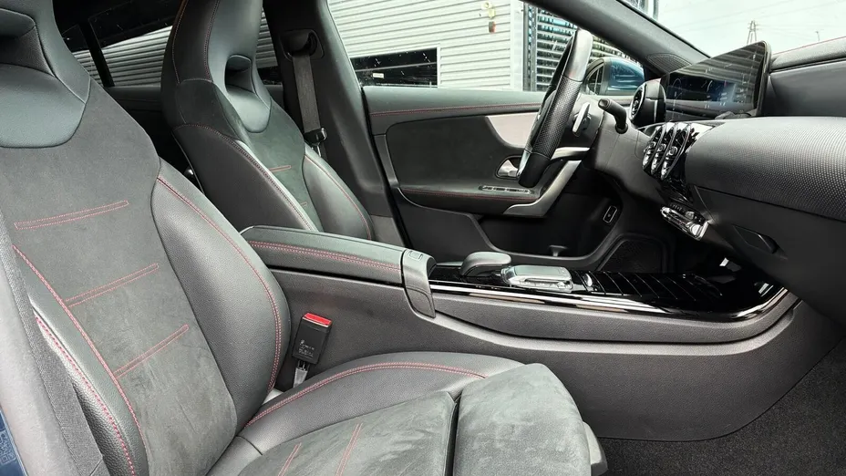 MERCEDES-BENZ CLA CLA 180 7G-DCT