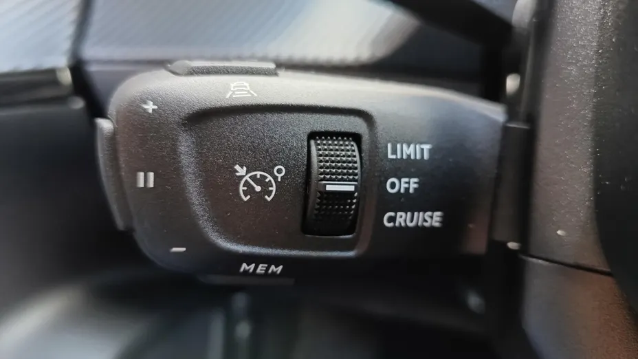 PEUGEOT 2008 2008 PureTech 130 Allure S&S EAT8