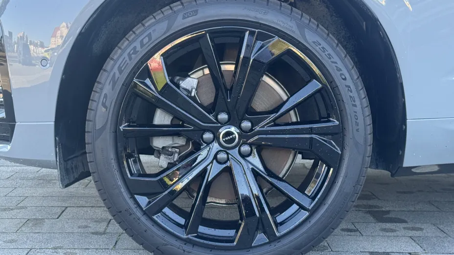 VOLVO XC60 XC60 T8 Plug-In Hybrid AWD Ultra Black Edition aut