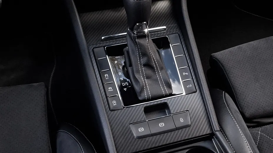 SKODA Superb Superb 2.0 TDI SCR Sportline DSG