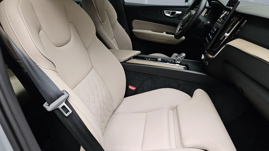 VOLVO XC60 XC60 B5 B AWD Plus Dark aut