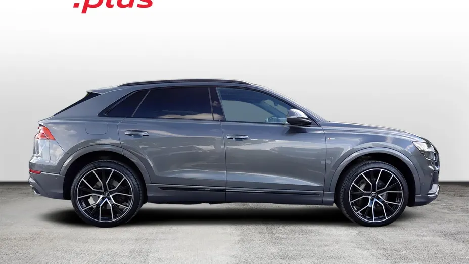 AUDI Q8 -