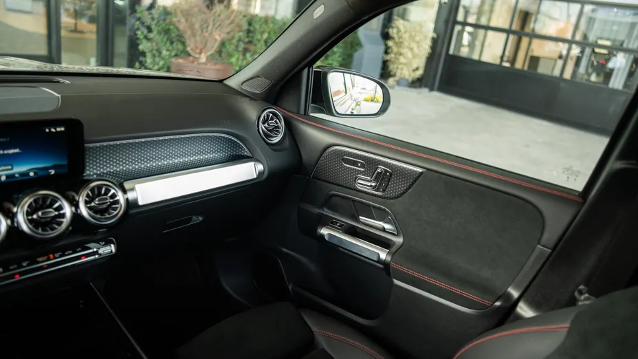 MERCEDES-BENZ GLB GLB 220 d 4-Matic AMG Line 8G-DCT