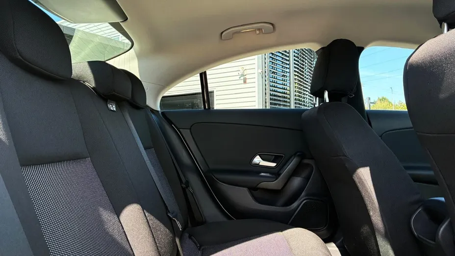 MERCEDES-BENZ CLA CLA 180 7G-DCT